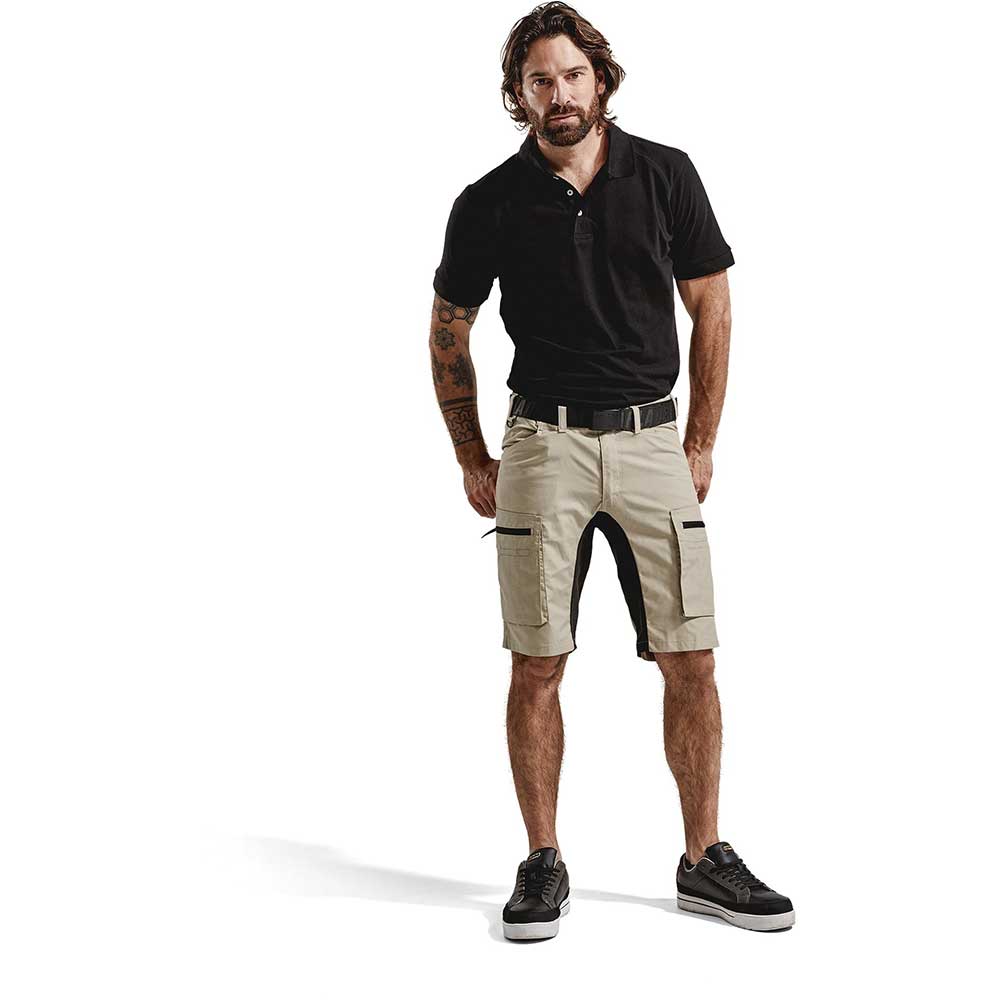 Service shorts with stretch panels